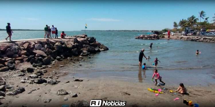 Escuinapa registra alta afluencia en playas; mantienen vigilancia en carreteras